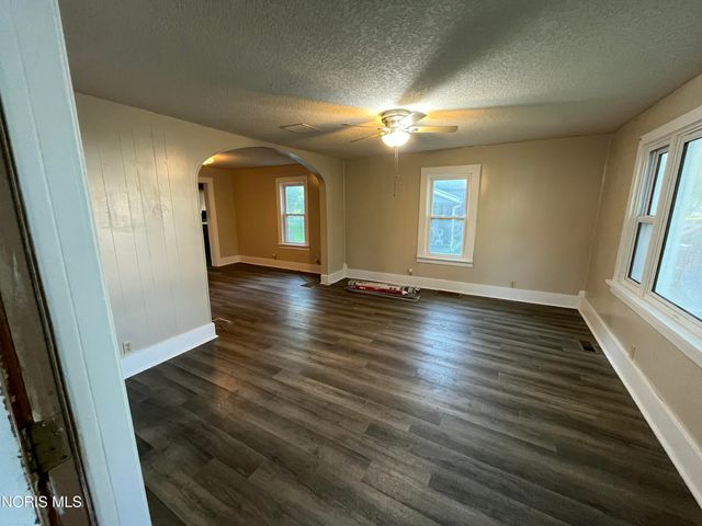 713 East Street, Liberty Center, OH 43532
