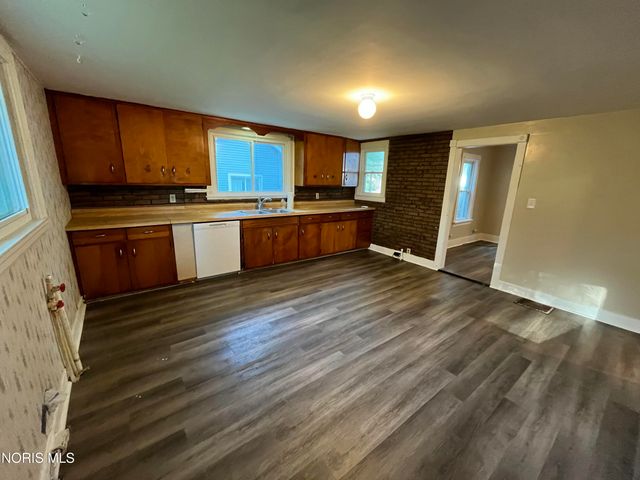 713 East Street, Liberty Center, OH 43532
