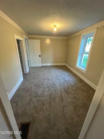 713 East Street, Liberty Center, OH 43532