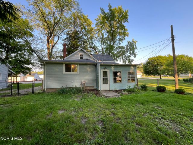 713 East Street, Liberty Center, OH 43532