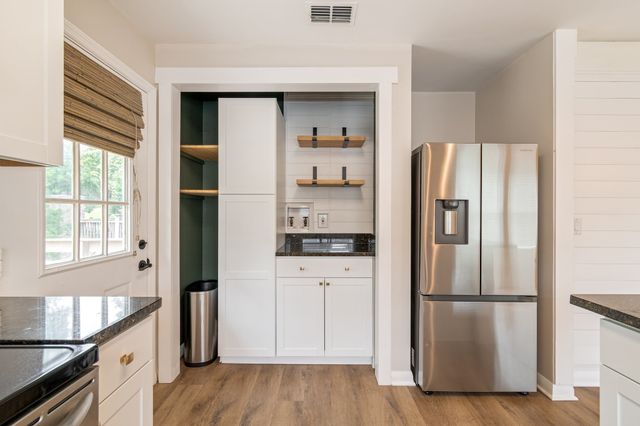 421 Hill Rd, Nashville, TN 37220