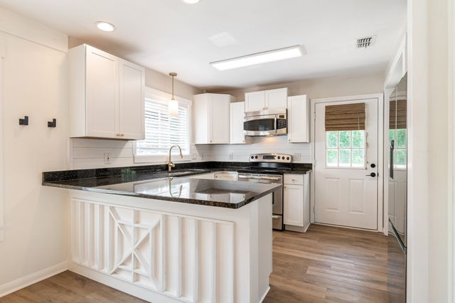 421 Hill Rd, Nashville, TN 37220