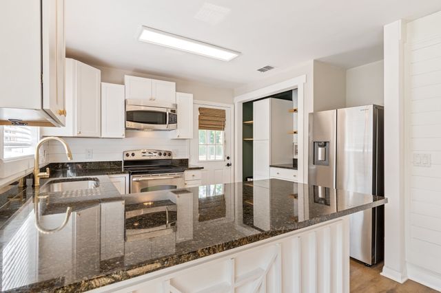 421 Hill Rd, Nashville, TN 37220