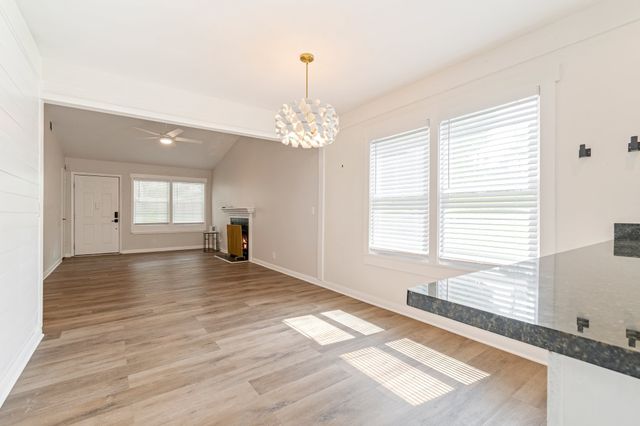 421 Hill Rd, Nashville, TN 37220