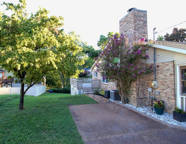 421 Hill Rd, Nashville, TN 37220