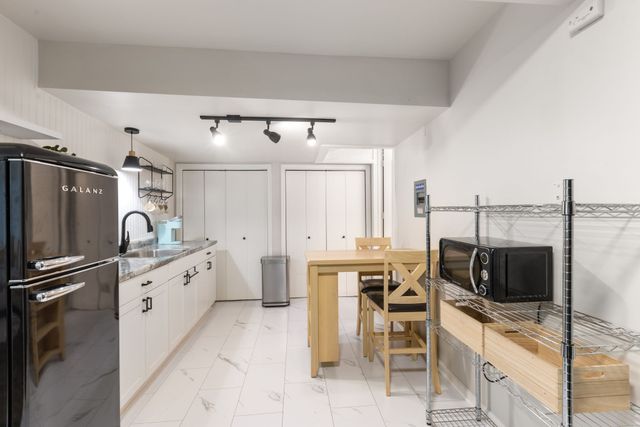 421 Hill Rd, Nashville, TN 37220