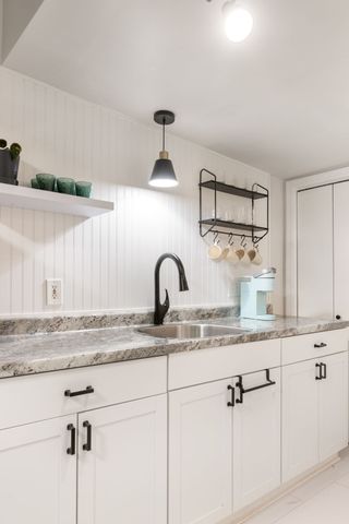 421 Hill Rd, Nashville, TN 37220