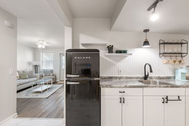 421 Hill Rd, Nashville, TN 37220