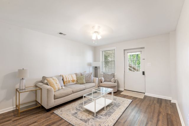 421 Hill Rd, Nashville, TN 37220