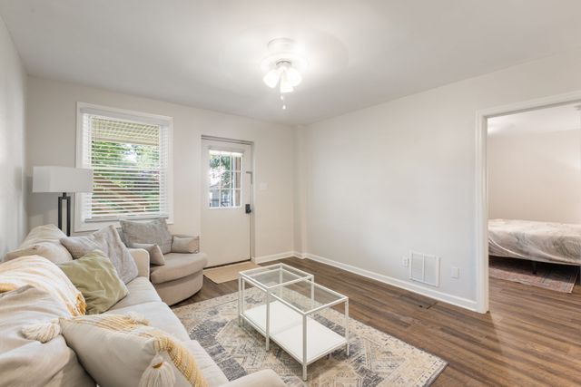 421 Hill Rd, Nashville, TN 37220