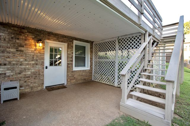 421 Hill Rd, Nashville, TN 37220