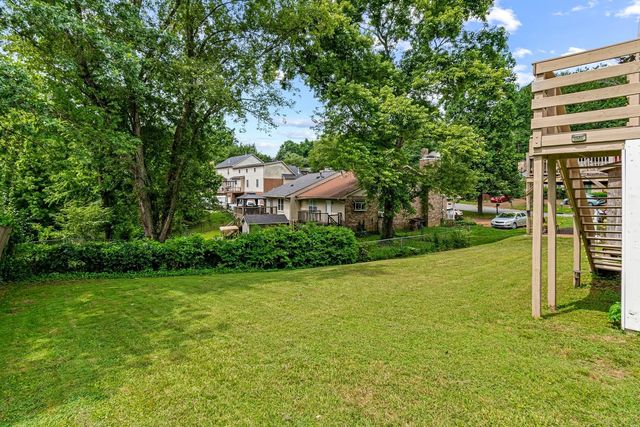 421 Hill Rd, Nashville, TN 37220