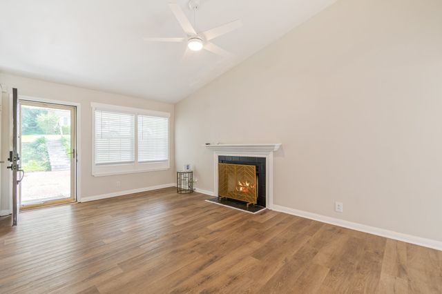 421 Hill Rd, Nashville, TN 37220