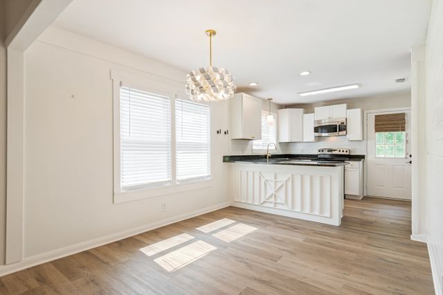 421 Hill Rd, Nashville, TN 37220