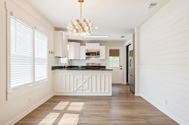 421 Hill Rd, Nashville, TN 37220