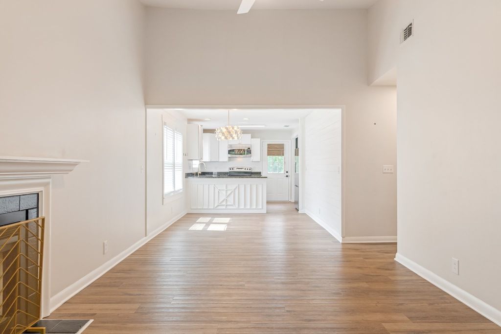 421 Hill Rd, Nashville, TN 37220