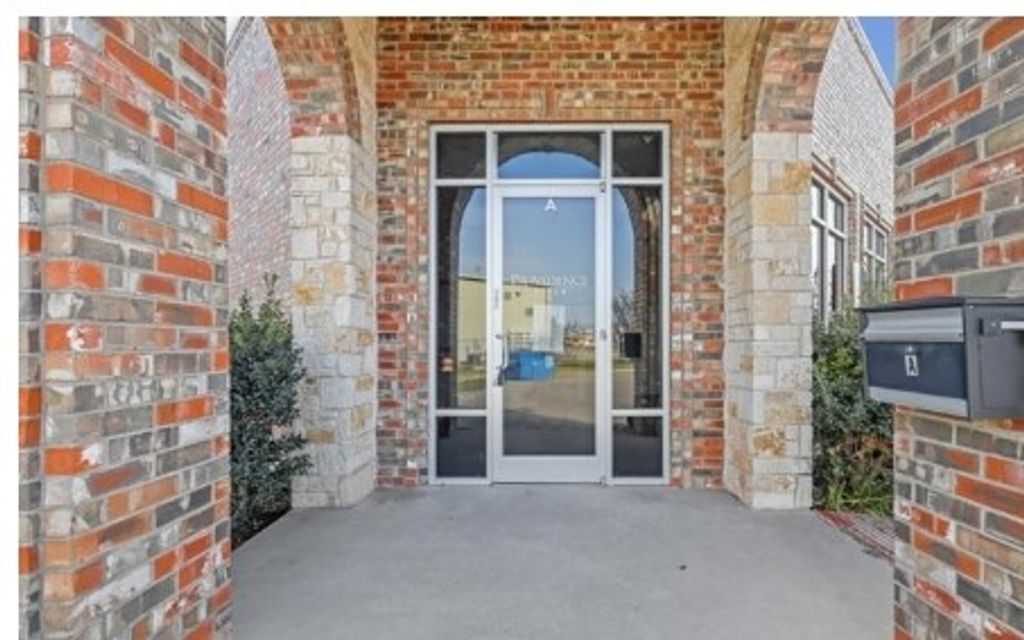 615 Johnson Avenue, Burleson, TX 76028 — photo 2