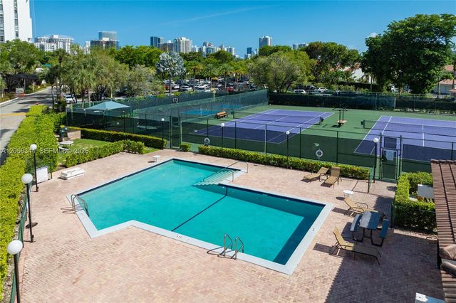 20302 NE 34th Court 41, Aventura, FL 33180