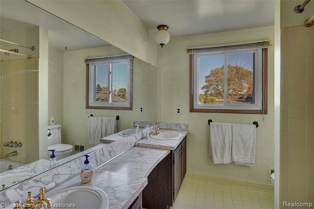 11375 Savage Drive, Sterling Heights, MI 48312