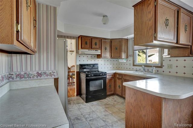 11375 Savage Drive, Sterling Heights, MI 48312