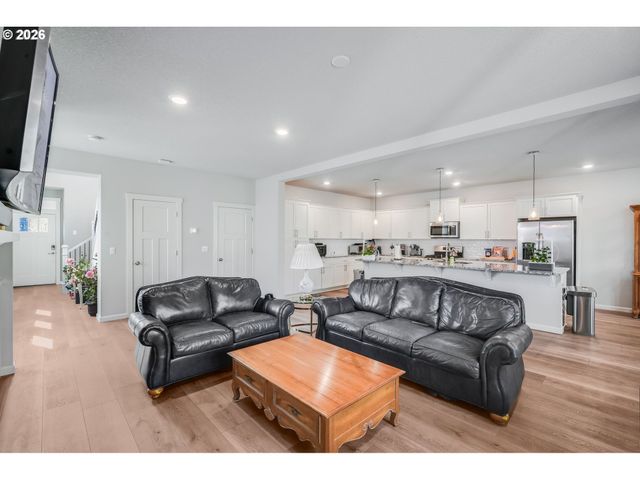 14857 Se FRIENDLY Pl, Happy Valley, OR 97086