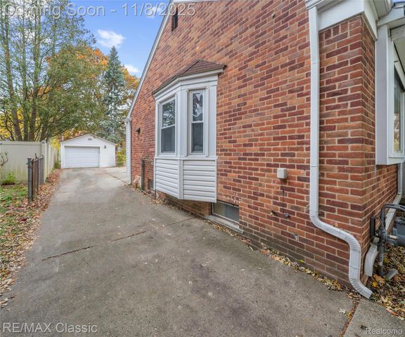 9951 Berwyn, Redford Charter Township, MI 48239