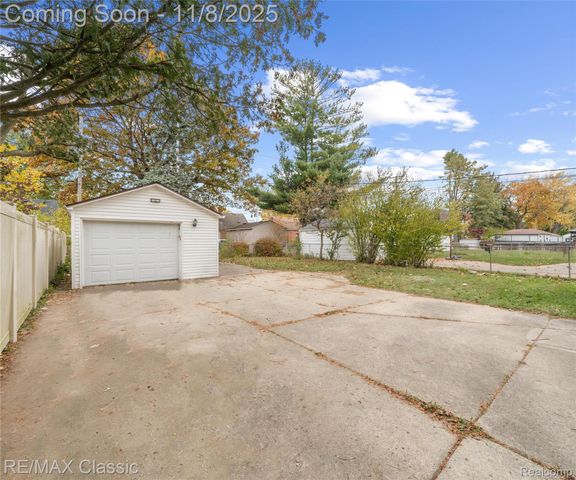 9951 Berwyn, Redford Charter Township, MI 48239