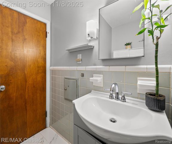 9951 Berwyn, Redford Charter Township, MI 48239