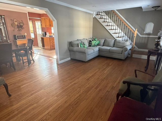 201 Stuyvesant Avenue, Merrick, NY 11566
