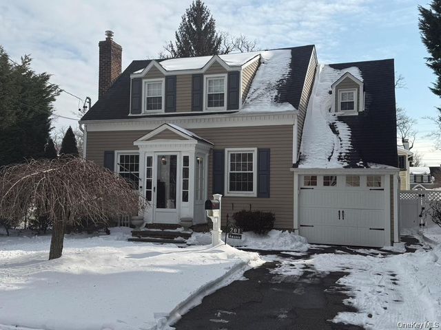 201 Stuyvesant Avenue, Merrick, NY 11566
