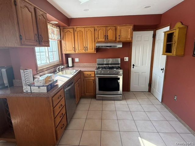 201 Stuyvesant Avenue, Merrick, NY 11566