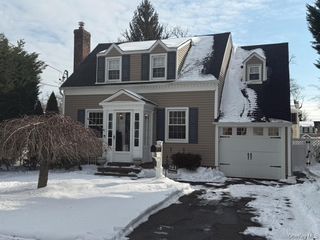 201 Stuyvesant Avenue, Merrick, NY 11566