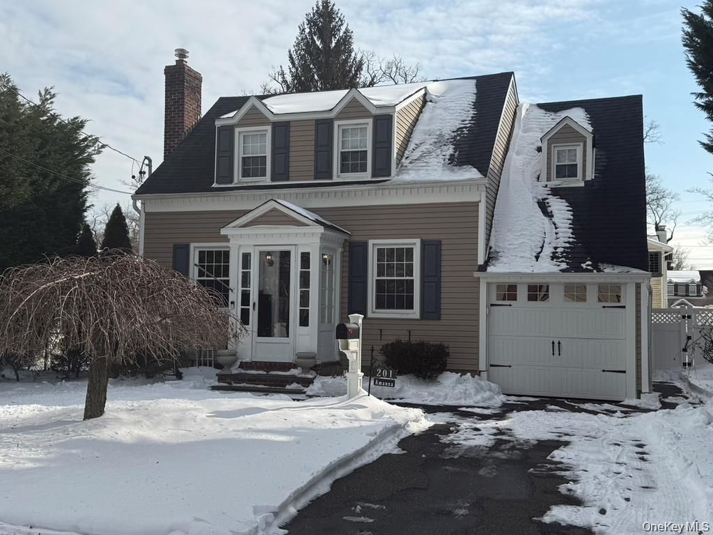 201 Stuyvesant Avenue, Merrick, NY 11566