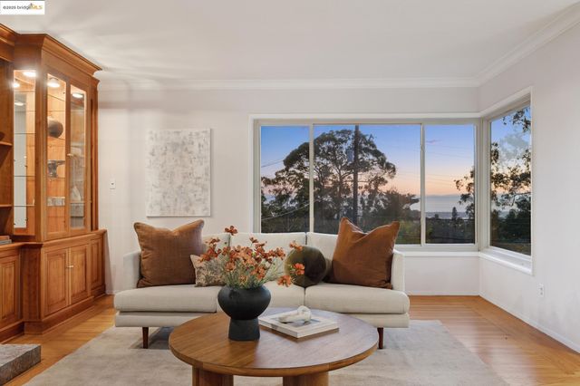 5690 CHELTON DRIVE, Oakland, CA 94611