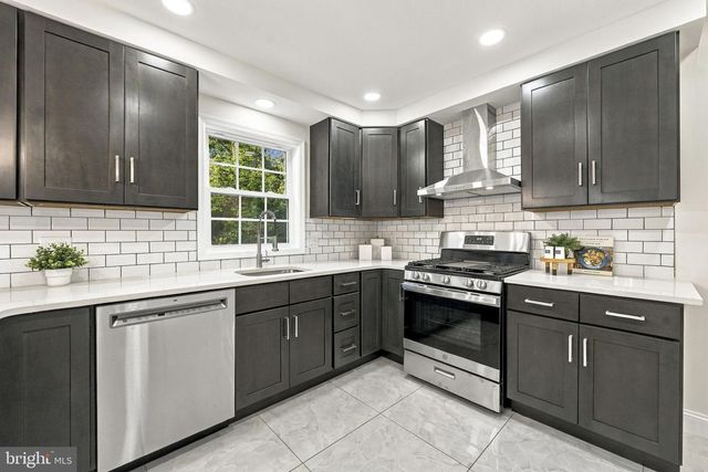68 JOHNSON DR, Belle Mead, NJ 08502