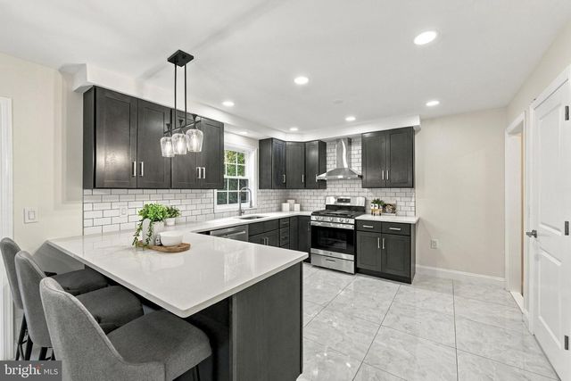 68 JOHNSON DR, Belle Mead, NJ 08502