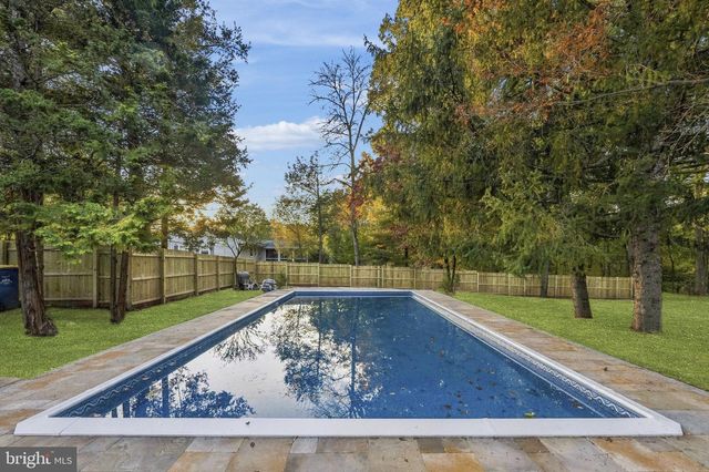 68 JOHNSON DR, Belle Mead, NJ 08502