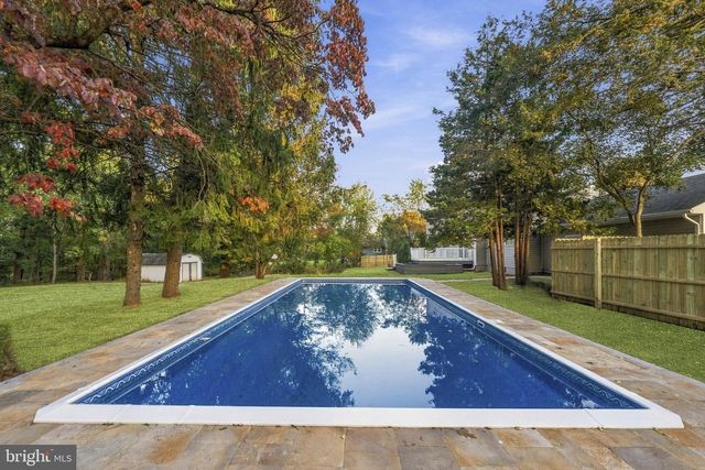 68 JOHNSON DR, Belle Mead, NJ 08502