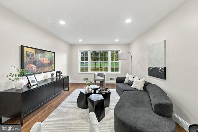 68 JOHNSON DR, Belle Mead, NJ 08502