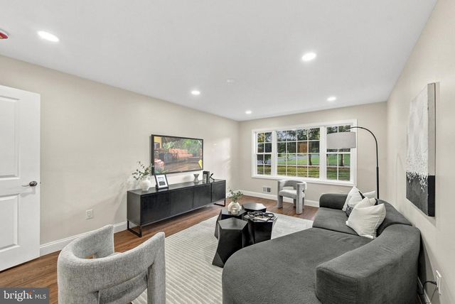 68 JOHNSON DR, Belle Mead, NJ 08502
