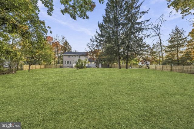 68 JOHNSON DR, Belle Mead, NJ 08502