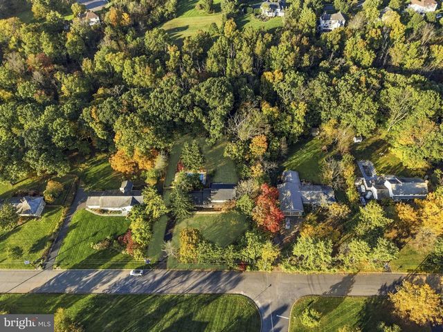 68 JOHNSON DR, Belle Mead, NJ 08502