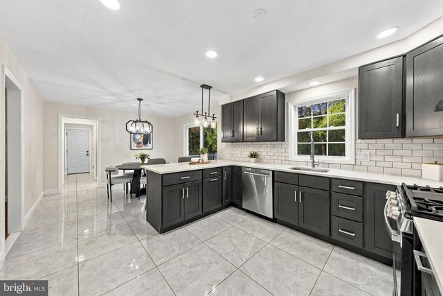68 JOHNSON DR, Belle Mead, NJ 08502