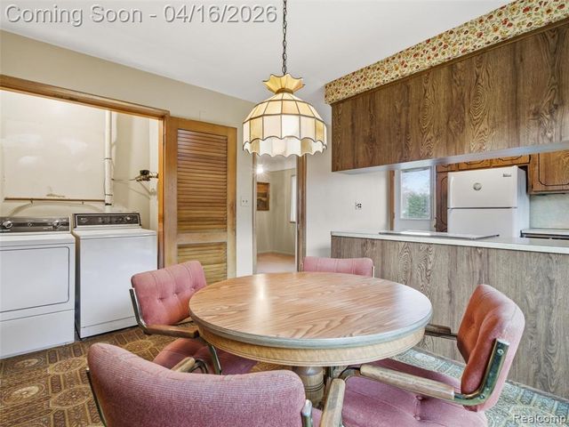 192 Booth Road, Troy, MI 48085