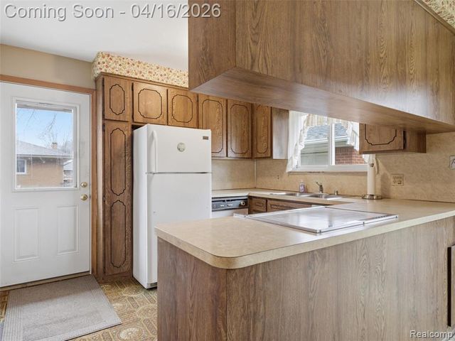 192 Booth Road, Troy, MI 48085