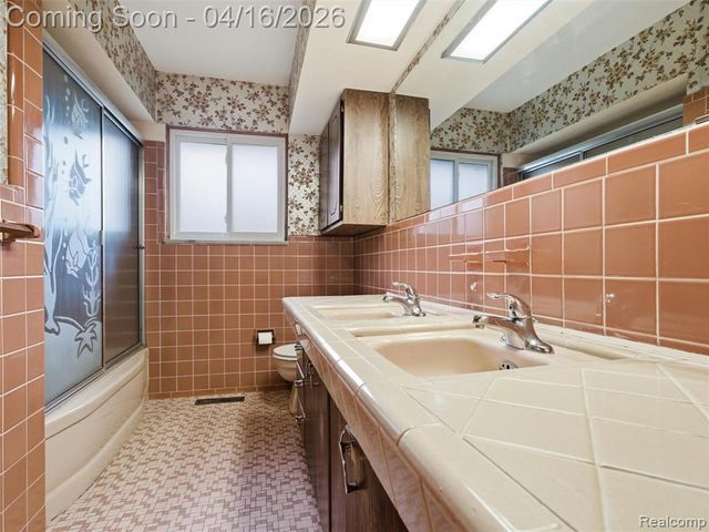 192 Booth Road, Troy, MI 48085