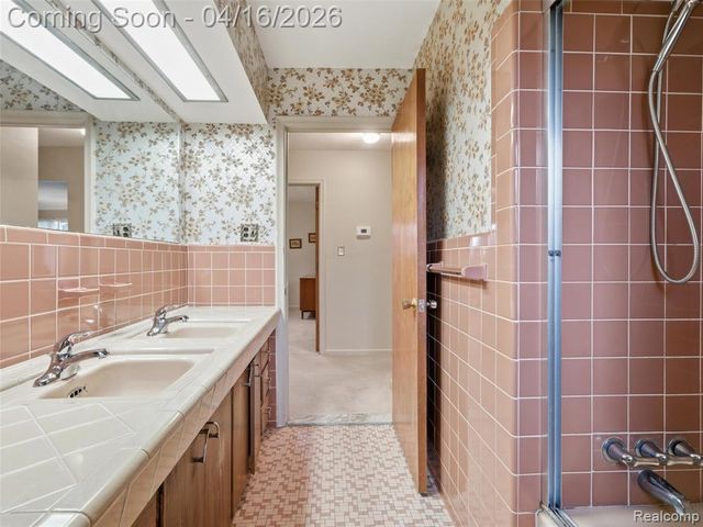 192 Booth Road, Troy, MI 48085