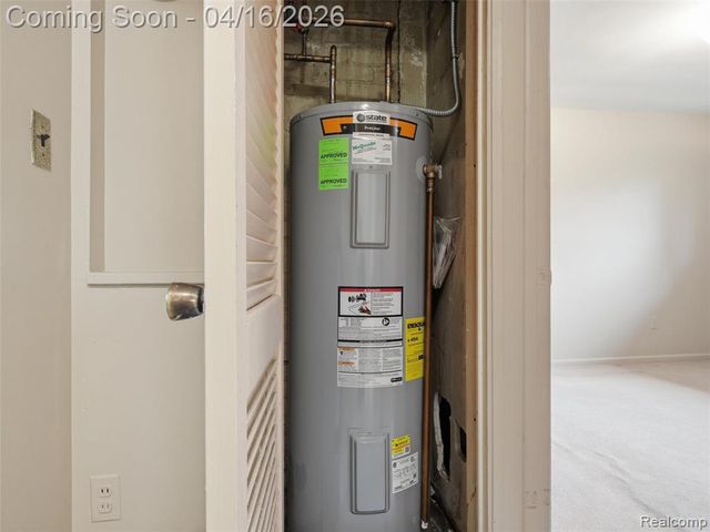 192 Booth Road, Troy, MI 48085