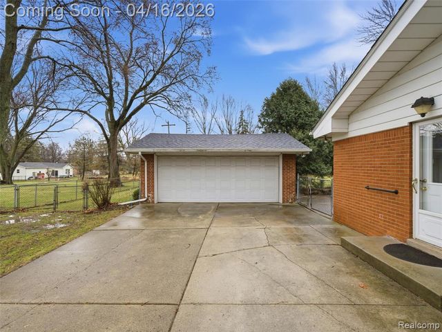 192 Booth Road, Troy, MI 48085