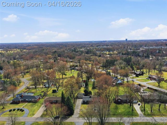 192 Booth Road, Troy, MI 48085